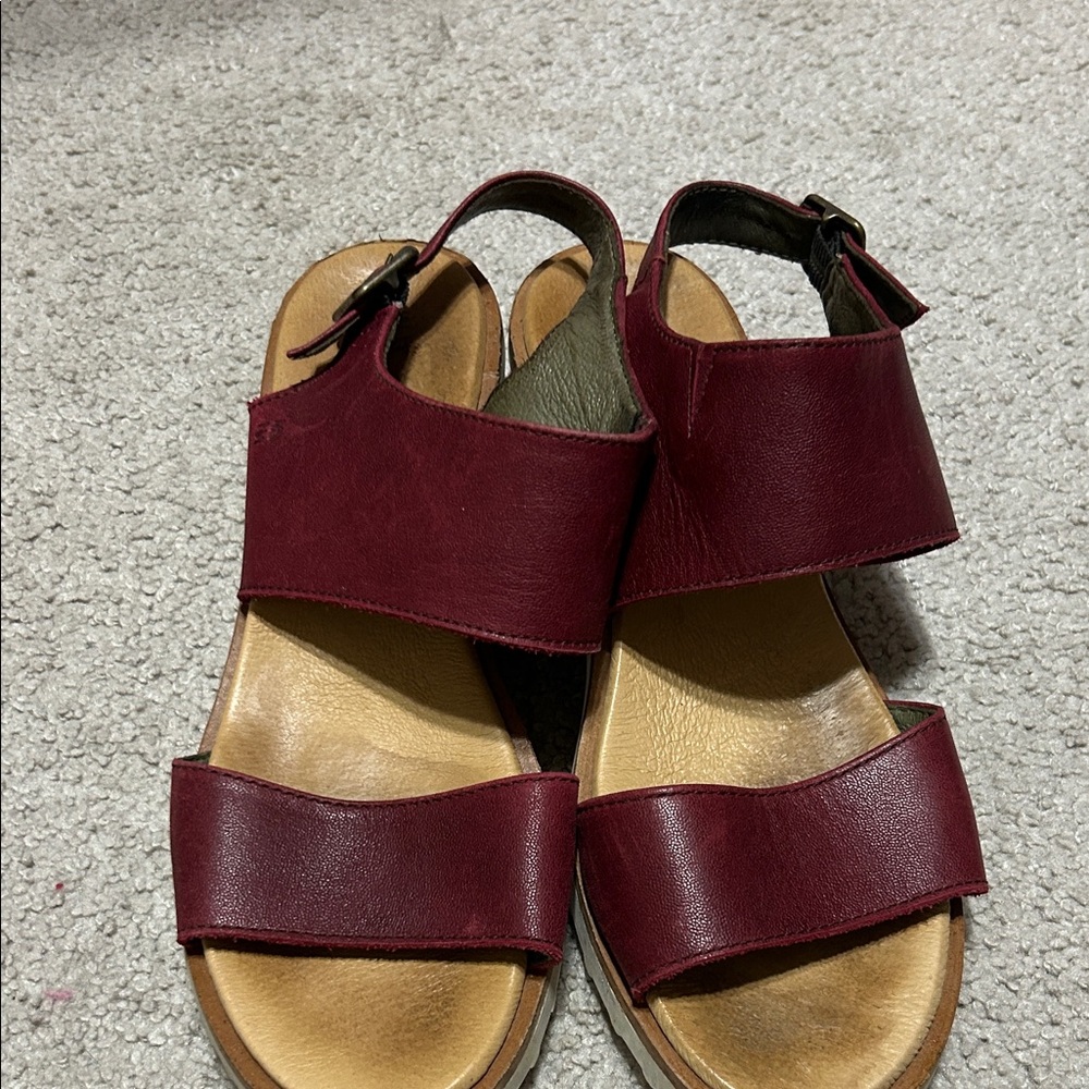 Naturalizer Maroon Leather Sandals